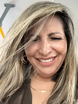  Abril-Office1 online show from December 20, 2024, 6:02 pm