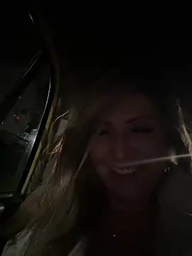  Abril-Office1 online show from January 17, 2025, 3:55 am