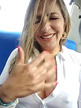  Abril-Office1 online show from March 4, 2025, 2:32 pm