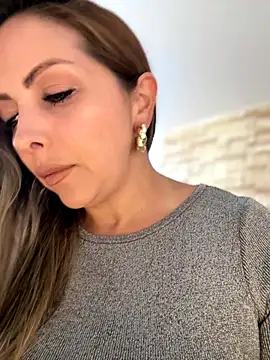  Abril-Office1 online show from September 30, 2025, 3:06 pm