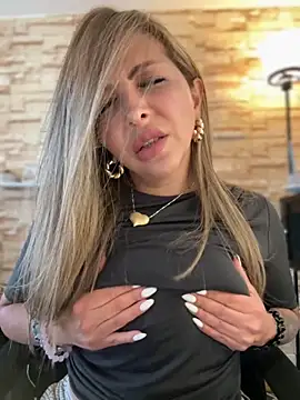  Abril-Office1 online show from October 15, 2025, 3:23 pm