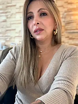  Abril-Office1 online show from October 27, 2025, 4:00 pm