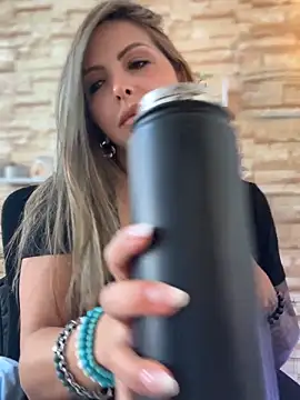  Abril-Office1 online show from November 4, 2025, 3:22 pm