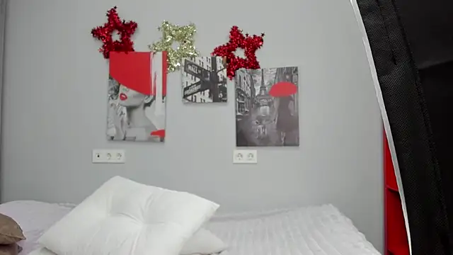 Tiny JuJu online show from December 23, 2025, 1:25 am