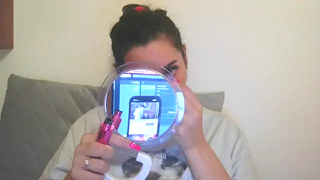 LovelyJulliette online show from December 5, 2025, 2:25 pm