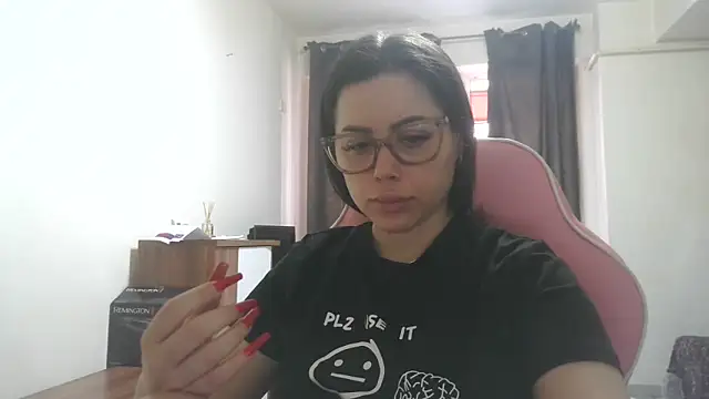 LovelyJulliette online show from June 1, 2026, 10:17 am