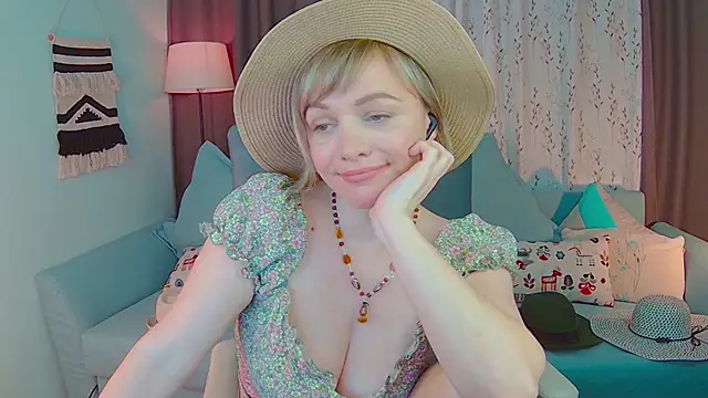 NandiSmile online show from February 19, 2025, 8:52 pm