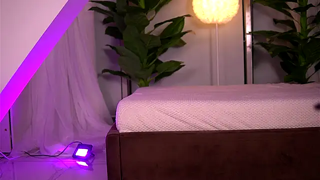 Snapshot of KaylaBray chatting on October 25, 2025, 3:25 am KaylaBray online show from October 25, 2025, 3:25 am