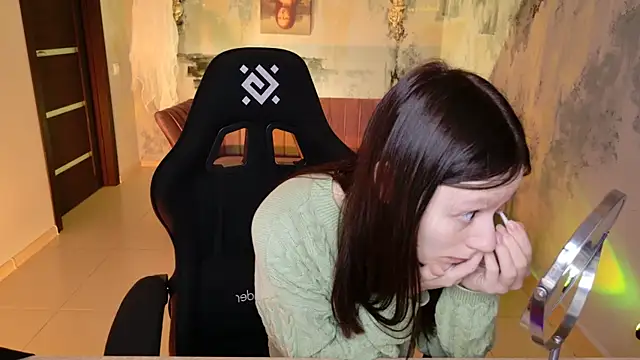 Snapshot of VeliraBraitberg chatting on December 18, 2024, 5:04 am VeliraBraitberg online show from December 18, 2024, 5:04 am