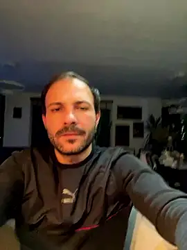 Snapshot of Adventurehotman chatting on December 3, 2024, 12:24 am Adventurehotman online show from December 3, 2024, 12:24 am