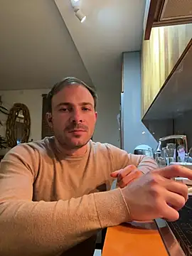 Snapshot of Adventurehotman chatting on December 22, 2024, 12:07 am Adventurehotman online show from December 22, 2024, 12:07 am