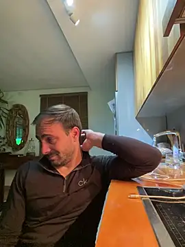 Snapshot of Adventurehotman chatting on January 24, 2025, 2:07 am Adventurehotman online show from January 24, 2025, 2:07 am