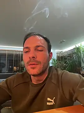 Snapshot of Adventurehotman chatting on March 16, 2025, 11:47 pm Adventurehotman online show from March 16, 2025, 11:47 pm