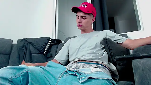 Stiven CL online show from September 24, 2025, 4:05 am