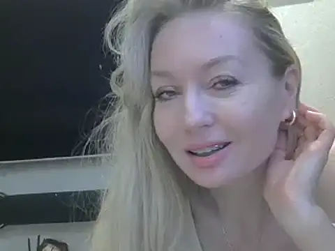 ZarinaSwift online show from February 1, 2025, 4:35 am