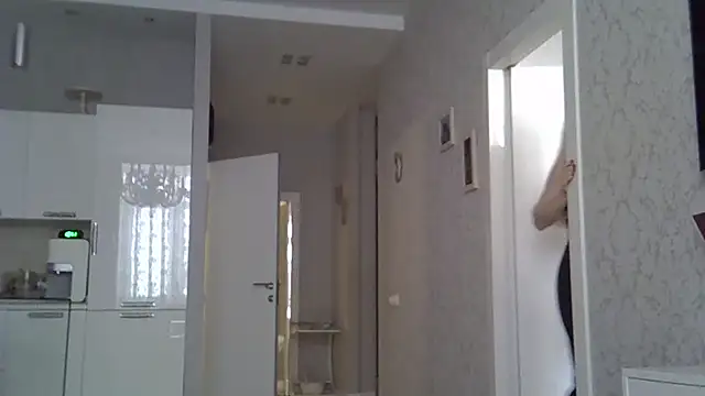 ZarinaSwift online show from March 11, 2025, 4:43 am