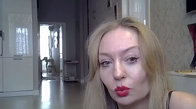 ZarinaSwift online show from March 20, 2025, 5:02 am