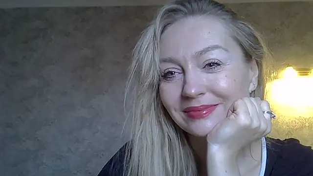 ZarinaSwift online show from October 28, 2025, 5:00 am