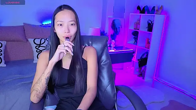  MIURA  online show from November 14, 2025, 1:15 am