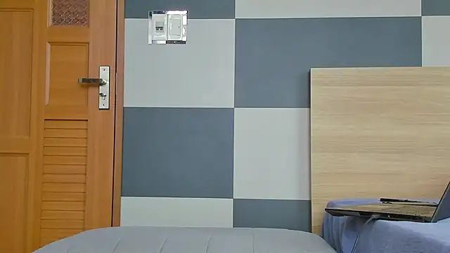 Kiera Thomas online show from November 2, 2025, 4:37 am