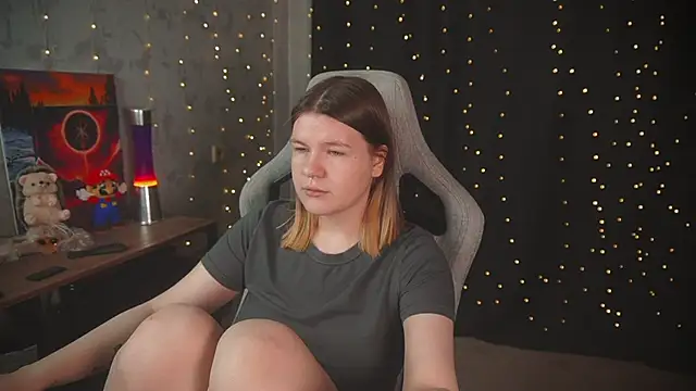 cuteamberlyyy online show from October 21, 2025, 3:07 am