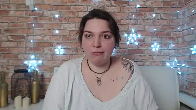 Amelia Kiss  online show from January 31, 2025, 3:41 am