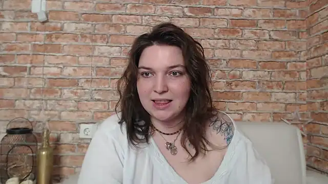 Amelia Kiss  online show from February 4, 2025, 3:54 am