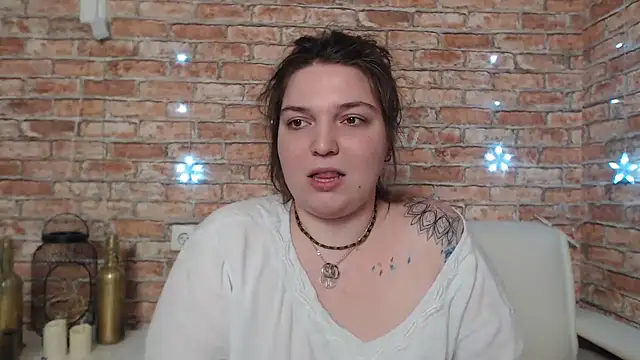 Amelia Kiss  online show from February 5, 2025, 6:46 am