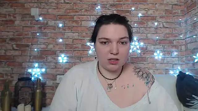 Amelia Kiss  online show from February 7, 2025, 12:42 am