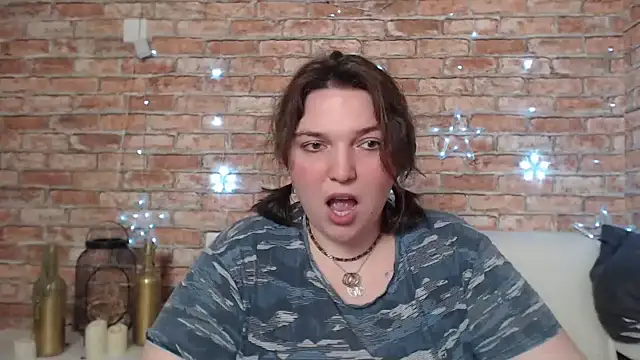 Amelia Kiss  online show from February 10, 2025, 7:04 am