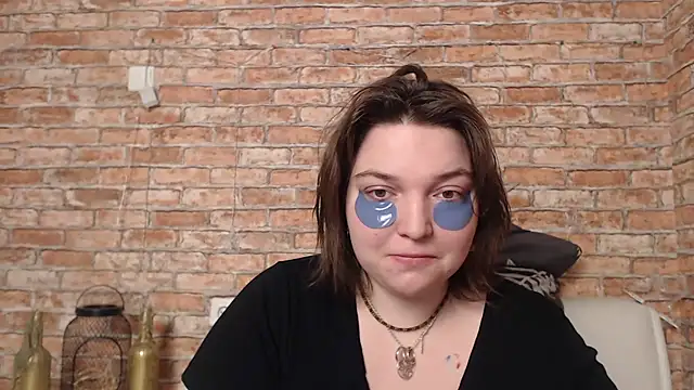 Amelia Kiss  online show from February 13, 2025, 12:46 am