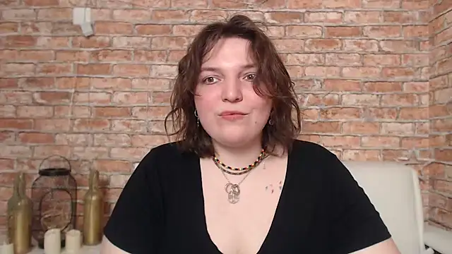 Amelia Kiss  online show from February 18, 2025, 3:53 am