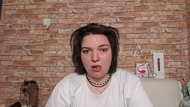 Amelia Kiss  online show from September 20, 2025, 12:33 am