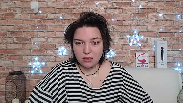 Amelia Kiss  online show from September 24, 2025, 12:36 am