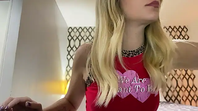 SirenaBelle online show from March 9, 2025, 11:47 am