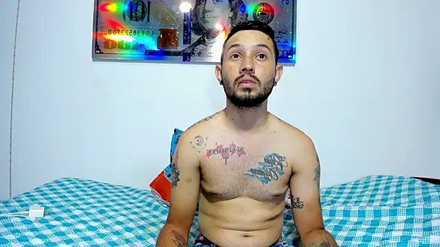 Snapshot of Bad_Couple_1 chatting on December 18, 2024, 9:29 pm Bad Couple 1 online show from December 18, 2024, 9:29 pm