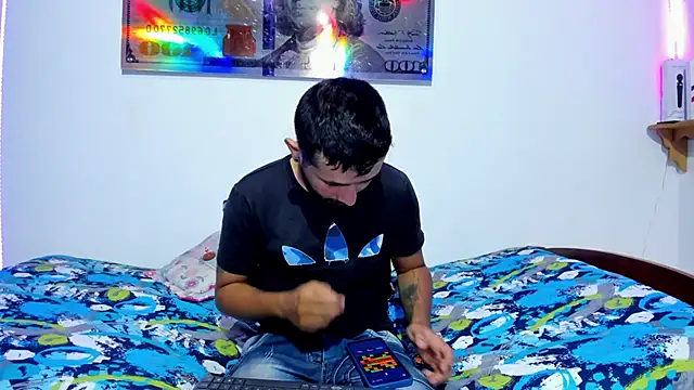 Snapshot of Bad_Couple_1 chatting on December 20, 2024, 3:14 am Bad Couple 1 online show from December 20, 2024, 3:14 am