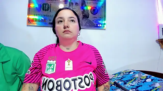 Snapshot of Bad_Couple_1 chatting on December 23, 2024, 4:01 am Bad Couple 1 online show from December 23, 2024, 4:01 am