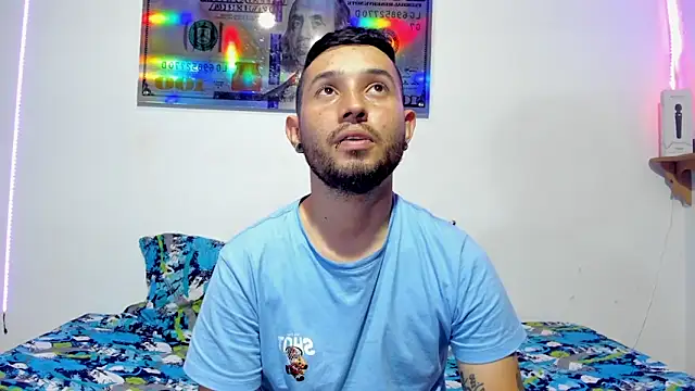 Snapshot of Bad_Couple_1 chatting on January 24, 2025, 4:59 am Bad Couple 1 online show from January 24, 2025, 4:59 am