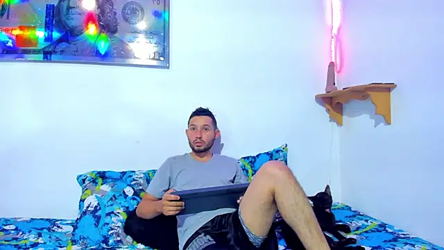 Snapshot of Bad_Couple_1 chatting on January 29, 2025, 5:09 am Bad Couple 1 online show from January 29, 2025, 5:09 am