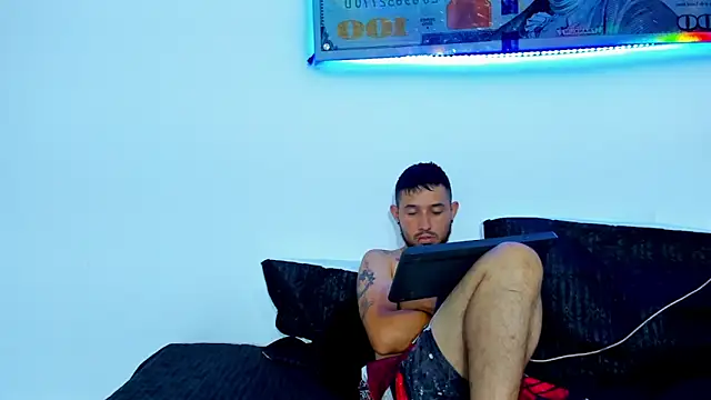 Snapshot of Bad_Couple_1 chatting on March 19, 2025, 10:33 am Bad Couple 1 online show from March 19, 2025, 10:33 am