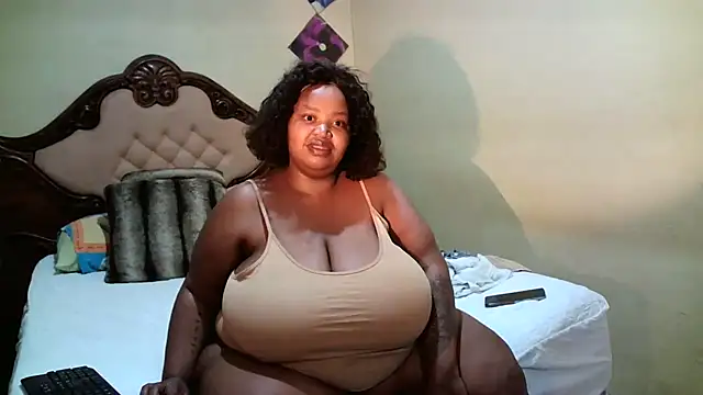 Snapshot of HOTBIGMELONSxx chatting on June 9, 2026, 9:26 pm HOTBIGMELONSxx online show from June 9, 2026, 9:26 pm