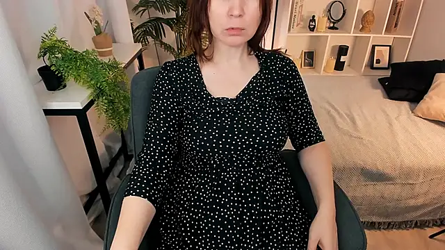 Snapshot of ZoeEast chatting on February 2, 2026, 1:21 pm ZoeEast online show from February 2, 2026, 1:21 pm