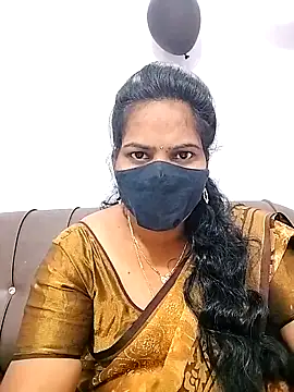 Snapshot of melina214 chatting on January 19, 2026, 3:43 am melina214 online show from January 19, 2026, 3:43 am