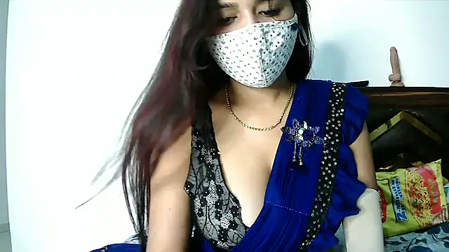 Gloie4u online show from October 28, 2025, 8:18 am