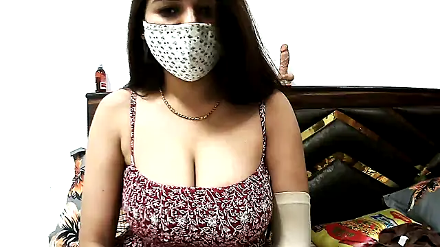 Snapshot of Gloie4u chatting on February 19, 2026, 10:44 am Gloie4u online show from February 19, 2026, 10:44 am