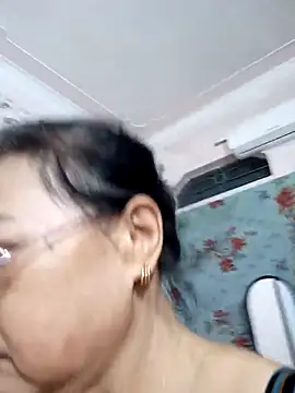 Hotestlove online show from October 17, 2025, 10:51 am