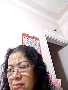 Hotestlove online show from November 6, 2025, 2:29 pm