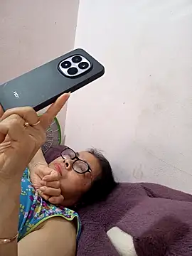 Snapshot of Hotestlove chatting on April 6, 2026, 11:27 pm Hotestlove online show from April 6, 2026, 11:27 pm