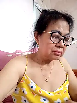 Snapshot of Hotestlove chatting on April 9, 2026, 6:19 am Hotestlove online show from April 9, 2026, 6:19 am